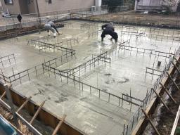 ベースコン打設